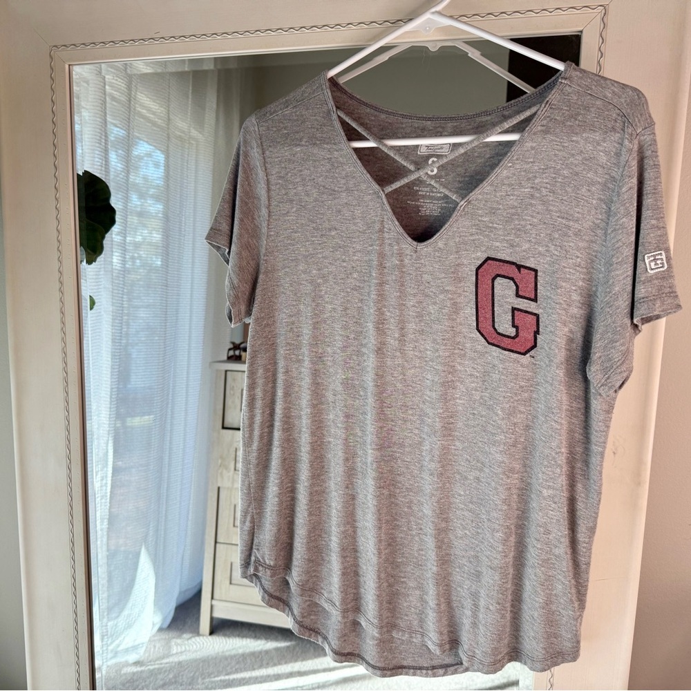 UGA Georgia Bulldogs Vintage Logo Tshirt, Small